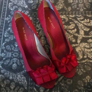 Size 8 red Nine West ruffled heels